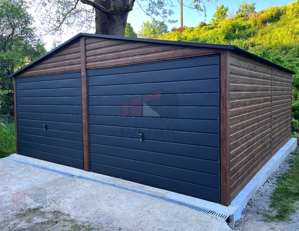 Garaż blaszany 5×5 m drewnopodobny + 2 bramy grafitowe